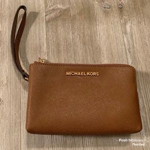 MICHAEL KORS JET SET DOUBLE GUSSET WRISTLET